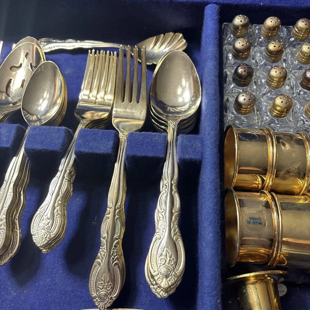 International Silver Company San Marcos 70 Pc 24kt Gold Plated Flatware Set